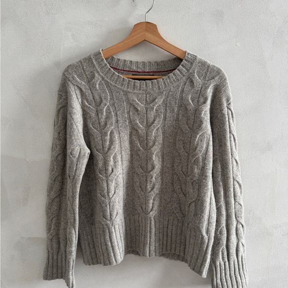 Banana Republic Sweaters - Banana Republic - Light Gray Cable Knit Sweater - Size XS